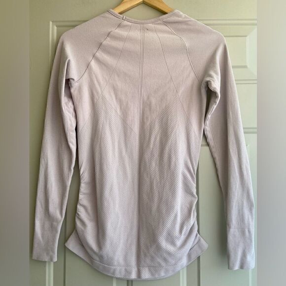 Athleta Speedlight Glow White Long Sleeve Top Size S Sparkly Ruched Sides - Picture 4 of 7
